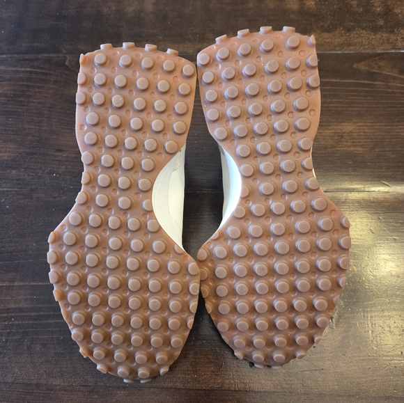 Womens New Balance 327 - Picture 2 of 6